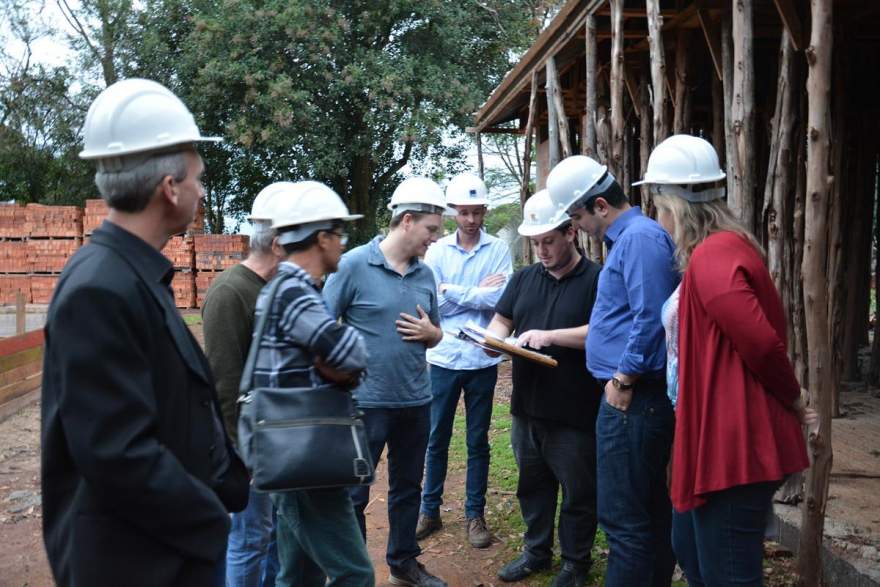 Secretário estadual Fabiano Pereira vistoriou as obras ao lado de autoridades locais
