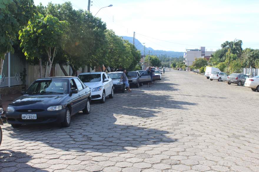 Fila para abastecimento no Posto Esquinão