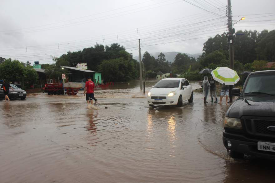 Rua Benjamin Constant, na área próxima à Avícola Candelária