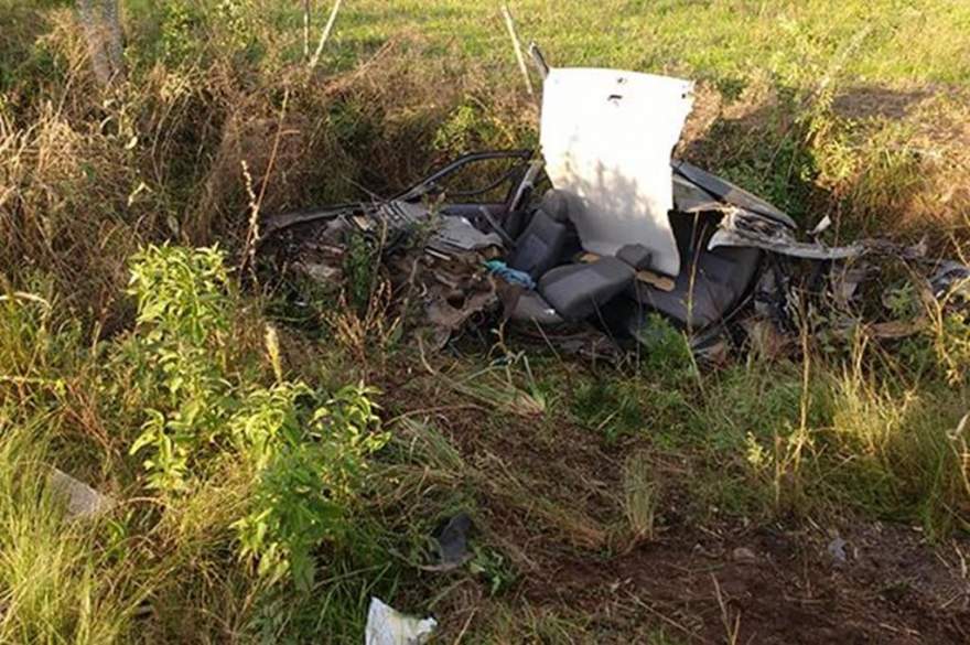 O Gol foi jogado para fora da pista e ficou completamente destruído