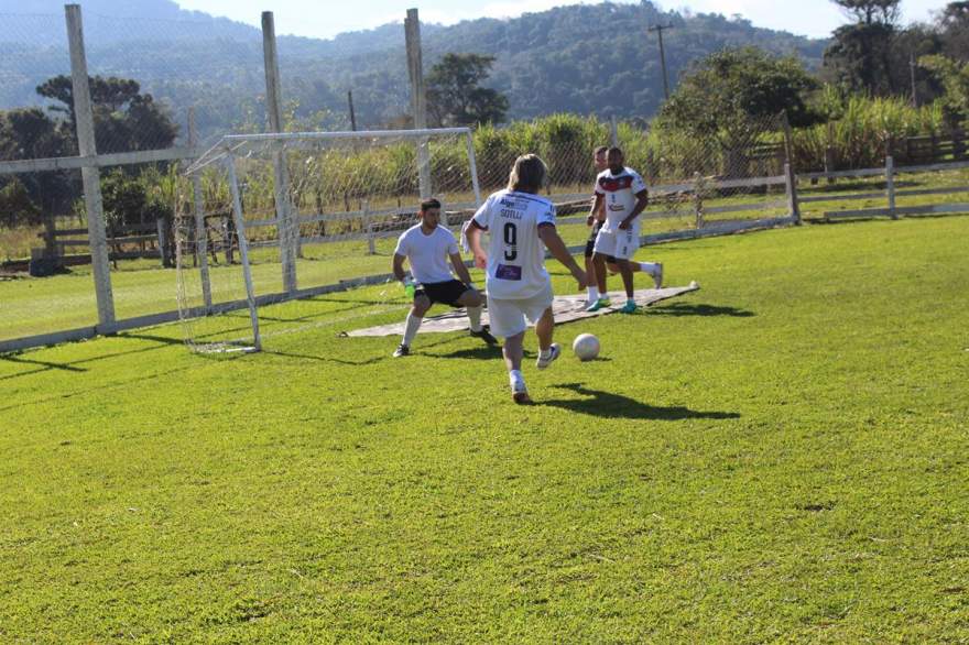 Ex-atacante do Inter mostrou toda a sua categoria no campo do Juca em Linha Curitiba