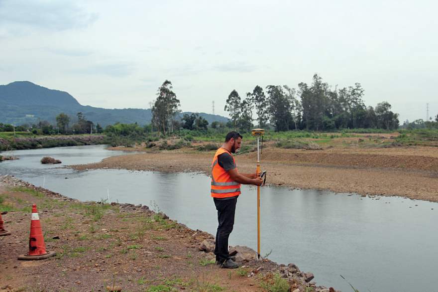 Incursão dos topógrafos no local teve início na manhã de quarta, 27 (Foto: Diego Foppa | Folha de Candelária)