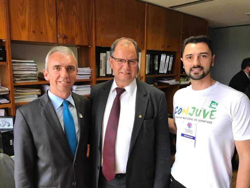 Mano ao lado do deputado Alceu Moreira e do ex-prefeito Paulo Butzge