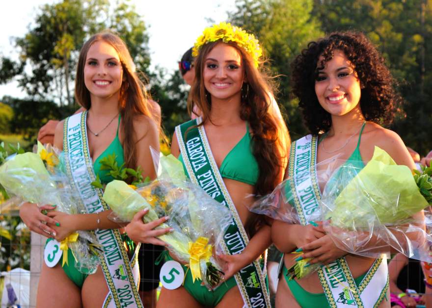 As eleitas categoria juvenil, Camila Alves, Katarina Bataioli Melchior 
 Camila Alves e Paola Bermann Alves 