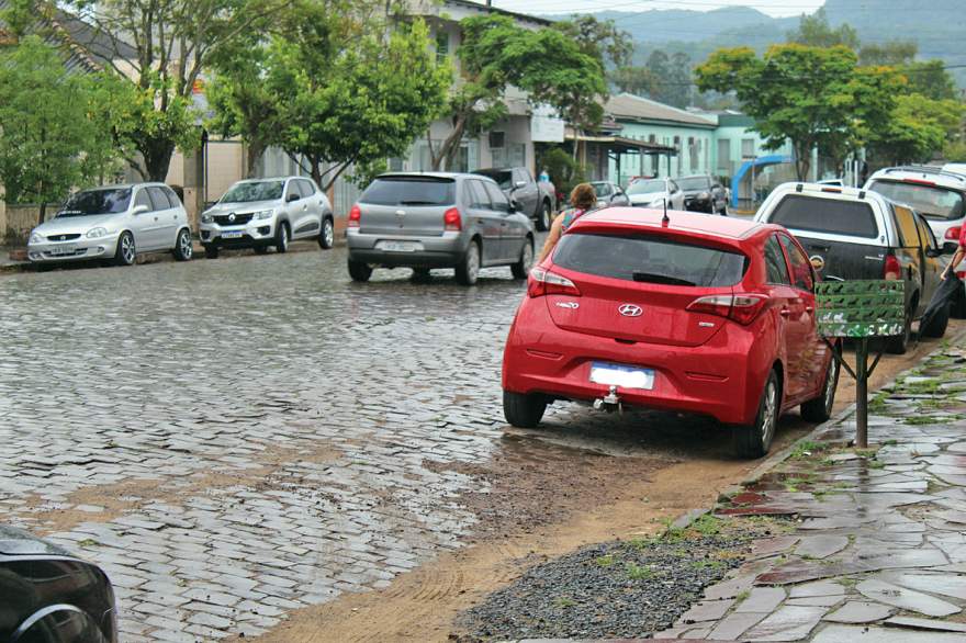 Em Candelária, com o aumento da frota já tem sido um desafio achar vagas no centro