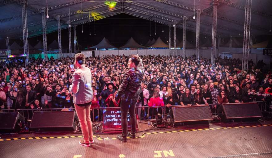 Show com João Neto e Frederico: a principal atração musical da feira