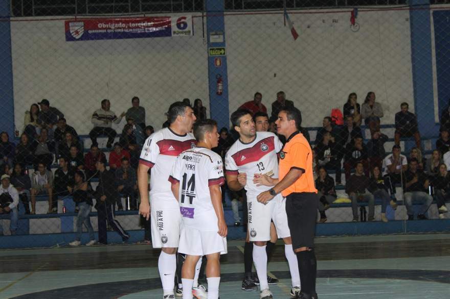 Jogadores do Sem Compromisso reclamaram bastante do gol que decretou o empate no fim da partida