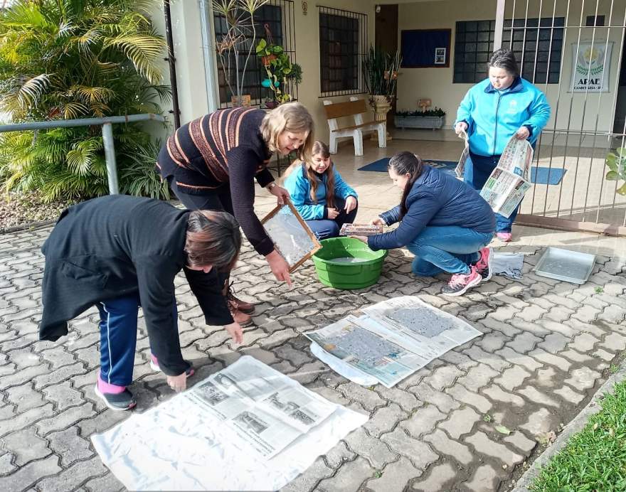 APAE desenvolveu atividades para papel reciclado