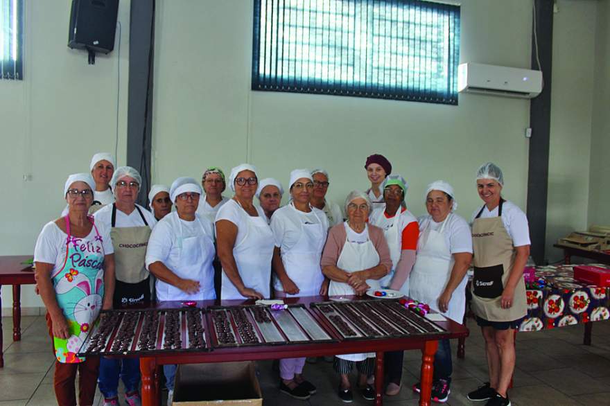 Até o fim do projeto, no final de março, as 63 participantes irão produzir cerca de 400 kg de chocolates