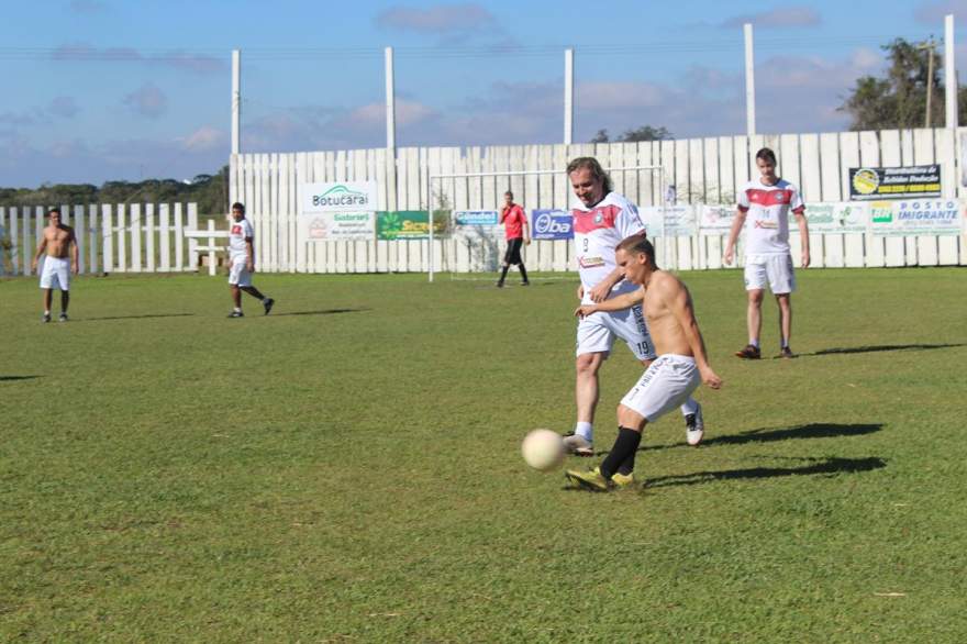 Sandro Sotili participou de jogo amistoso com jogadores do Sem Compromisso