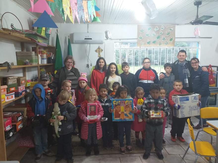 Dia 1º/07 pela manhã a COOPERSALLE visitou a Educação Infantil da EMEF. Max Sperling, na localidade da Linha do Salso. 