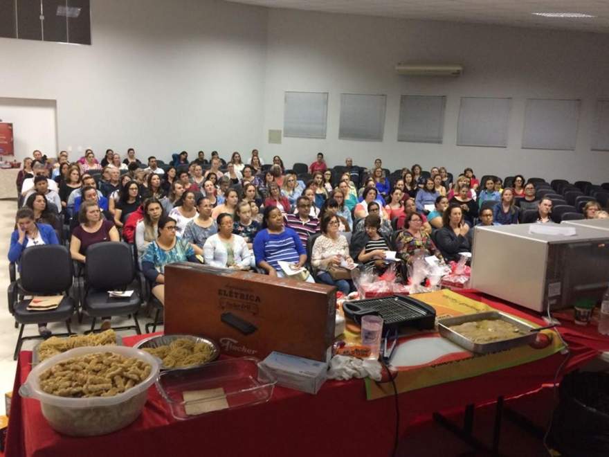 Curso de culinária foi realizado no auditório da Acic