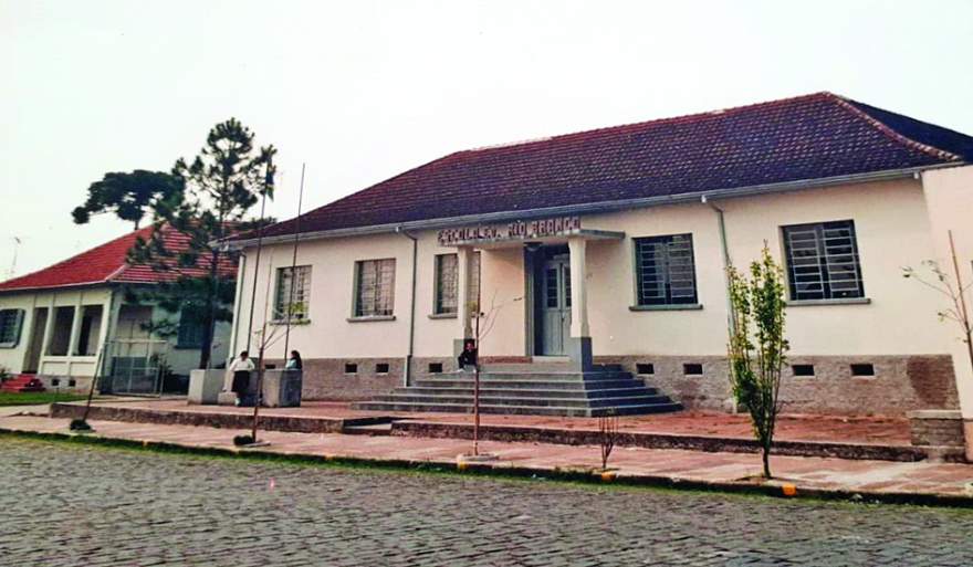 Vinculada a Comunidade Sinodal - IECLB Candelária, a escola Rio Branco funcionou entre 1951 a 1995