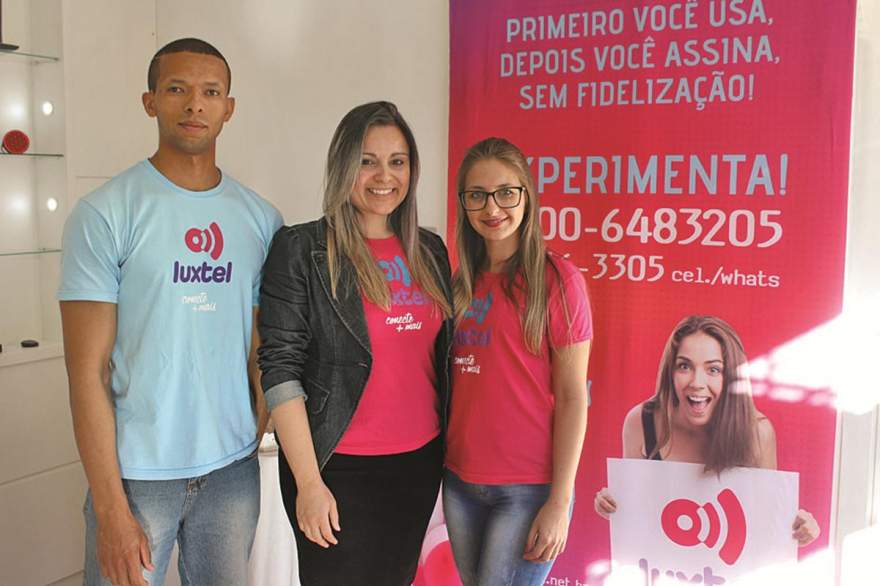 Viviane Rios com Patrick e Fernanda: equipe local com candelarienses