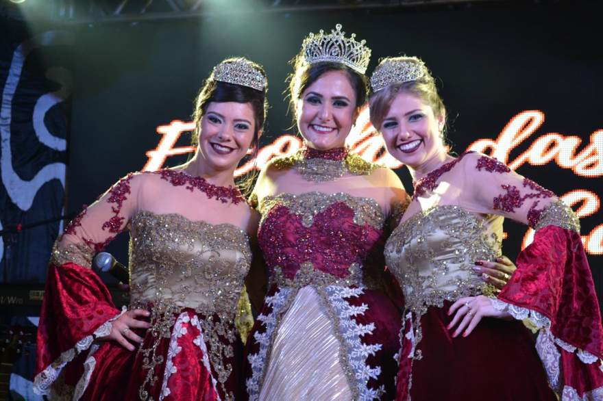 Rosieli, Samara e Raíssa se despediram das funções de rainha e princesas de Novo Cabrais 