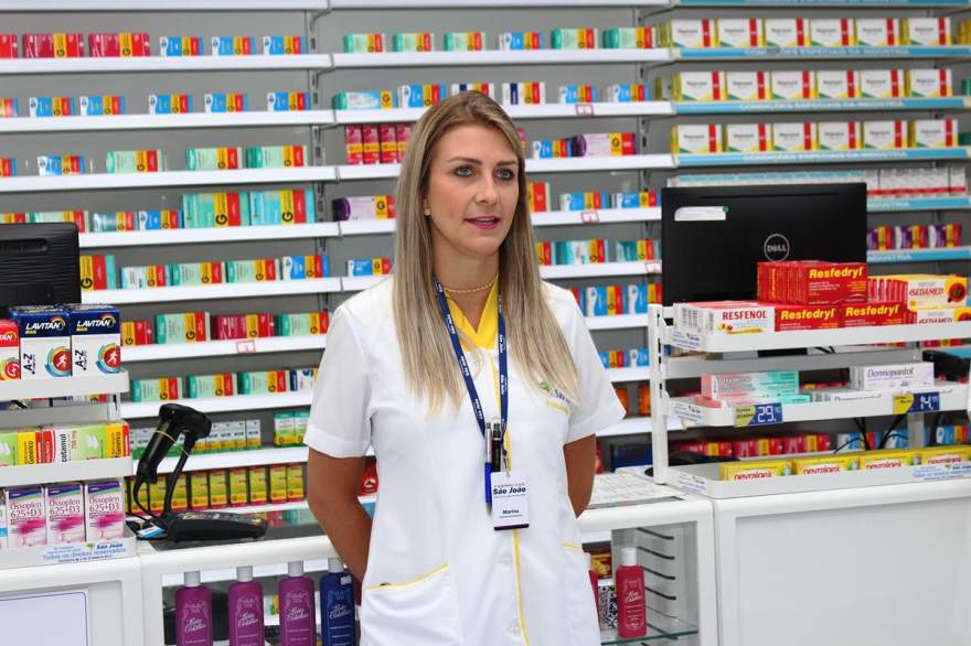 A gestora farmacêutica Marina Schuenke: atender as necessidades e expectativas do público
