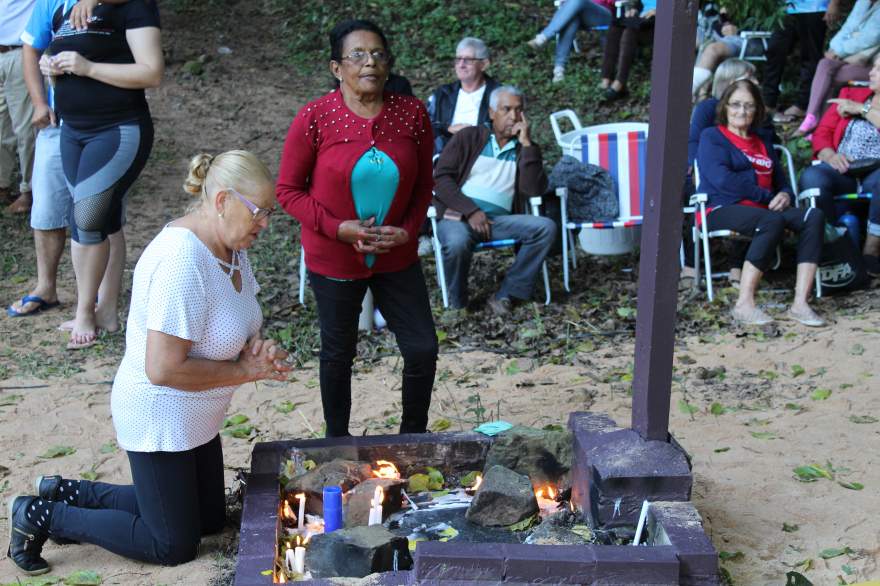 Marilene da Silva Braga: reza com velas