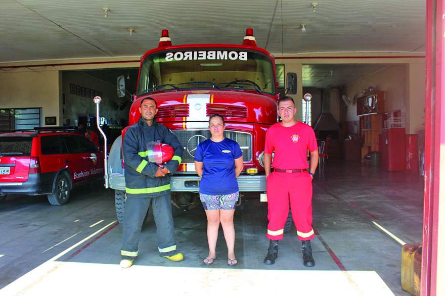 Rogério, Wanderlea e Felipe: crescer junto com os Bombeiros Voluntários | Foto: Arthur Mallmann / FC