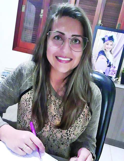  Carine Porto Ellwanger, professora e pedagoga. 