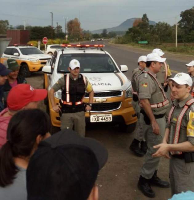 Em Candelária, PRE encerrou ato após conversa com os caminhoneiros - Crédito: Divulgação / Folha