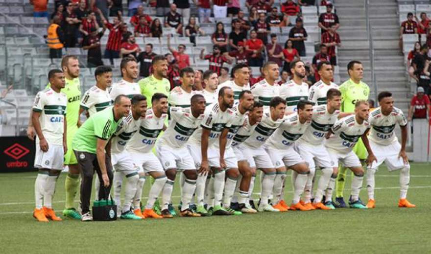 Julio Rusch (segundo agachado, da direita para a esquerda), foi vice-campeão paranaense com o Coritiba - Foto: Julia Abdul-Hak - FPF