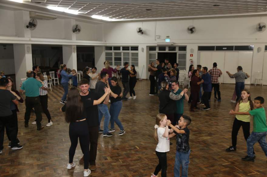 Um dos momentos mais esperados será a formatura do 1º Curso de Danças Galponeira e de Salão, promovido pelo DTG do Clube. 