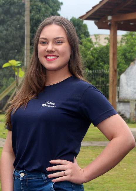 Amanda Mundstock - Colégio Medianeira