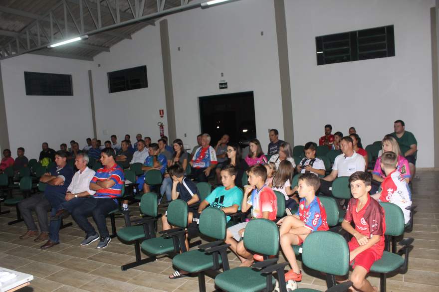 Apresentação do plantel contou com a participação de patrocinadores, torcedores e imprensa no auditório do Sindicato Rural de Candelária