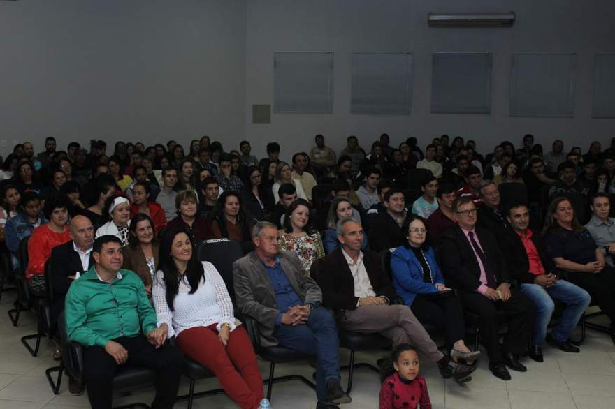 Palestra foi acompanhada por lideranças, empresários, professores e estudantes, entre outras pessoas da comunidade