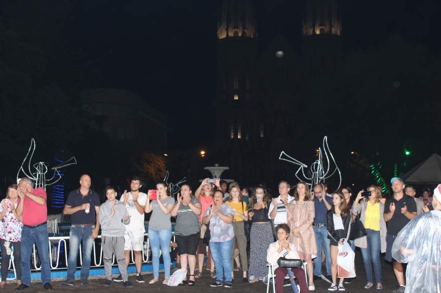 Apesar do tempo instável, várias pessoas prestigiaram a apresentação da Orquestra de Candelária