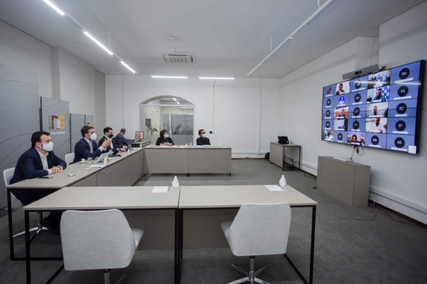 Governador Leite e secretários realizaram reunião com deputados e prefeitos por videoconferência - Foto: Felipe Dalla Valle/Palácio Piratini