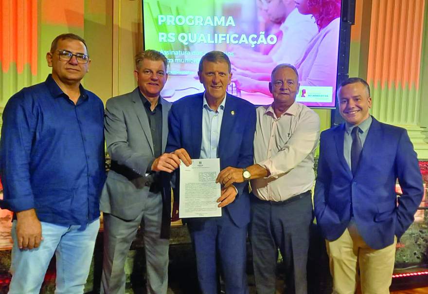 Comitiva candelariense esteve em Porto Alegre nesta quinta, 14, para assinar o convênio junto ao Governo do Estado