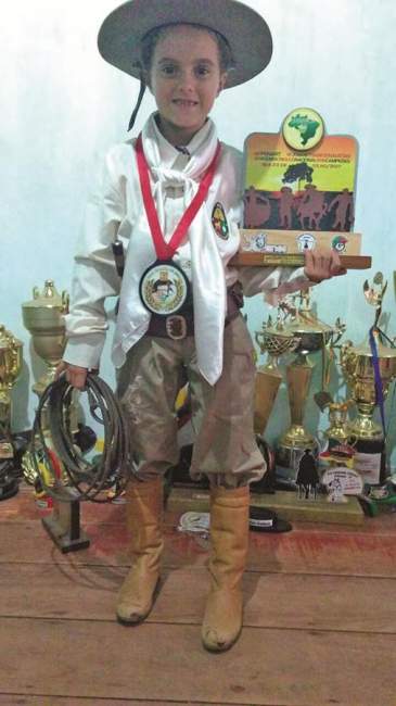 Emanuelly Barbosa obteve o segundo lugar no 18º Rodeio Crioulo Nacional de Campeões, realizado em Querência, no Mato Grosso