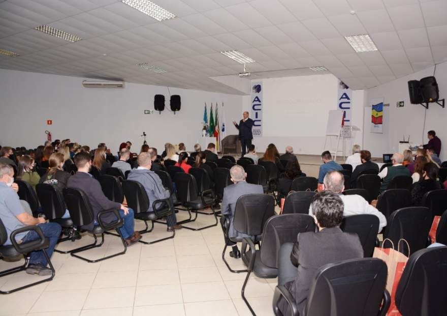 Palestra de Argenta ocorreu na quarta, 6, no auditório da Acic