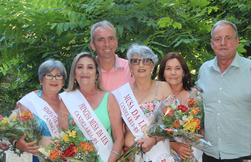 As vencedoras ao lado do prefeito Paulo Butzge e do vice-prefeito Nestor Ellwanger