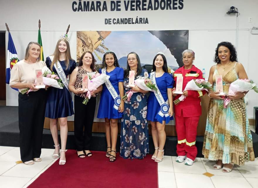 As Soberanas dos Estudantes com as homenageadas