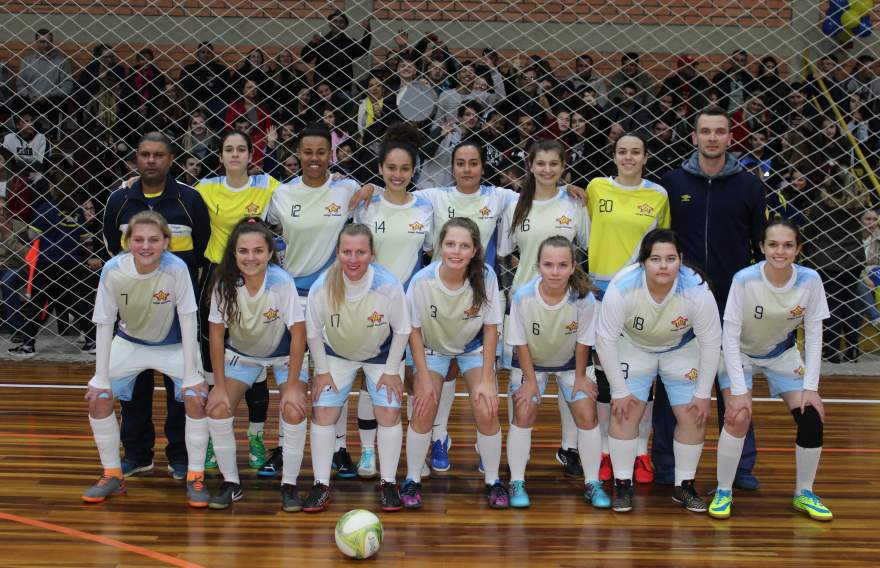 A equipe do Colégio Medianeira (feminino)