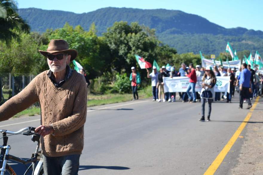 A pé ou de bicicleta: contra a reforma