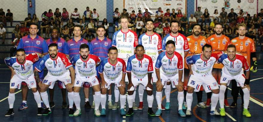 A equipe e comissão técnica do confronto contra o Rabelo F. C. de Alvorada