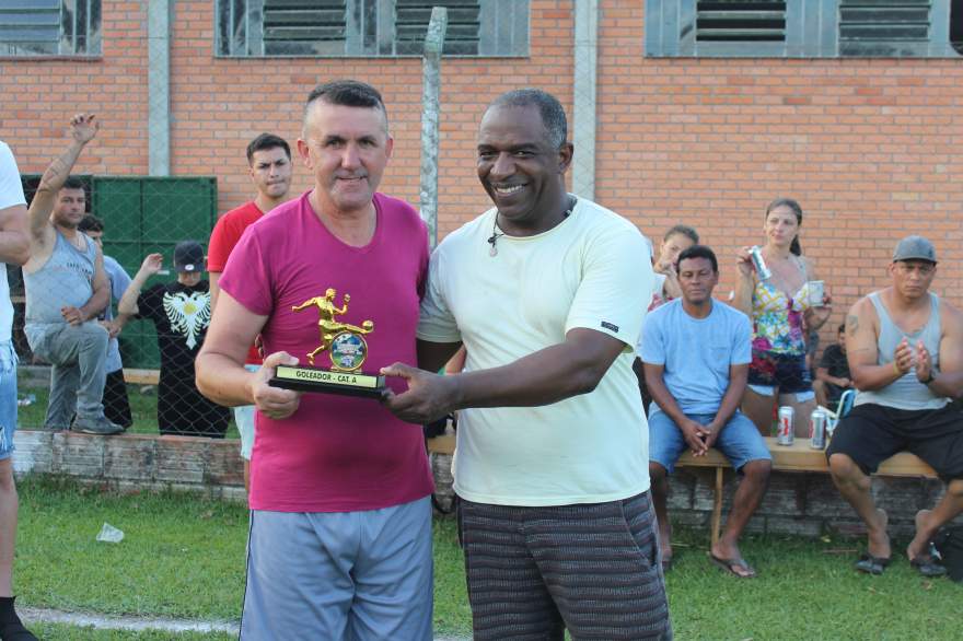 Argeu, goleador das equipes A. Troféu foi entregue a um representante do Ouro Preto