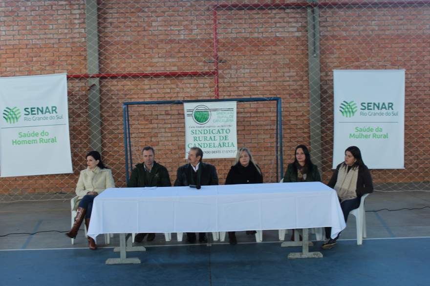 A mesa de honra com a participação das autoridades na solenidade de abertura