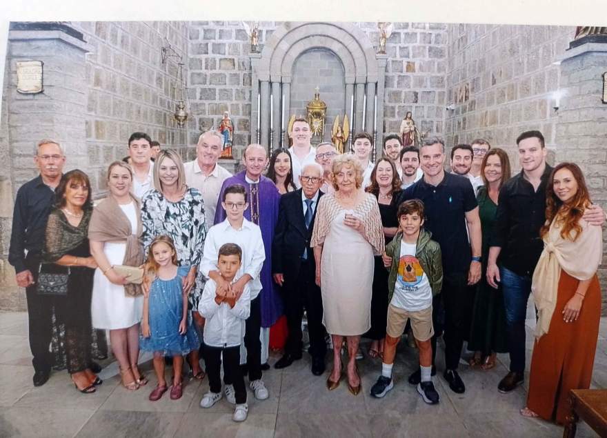 O casal Marlise e Elpídio Carvalho entre familiares 