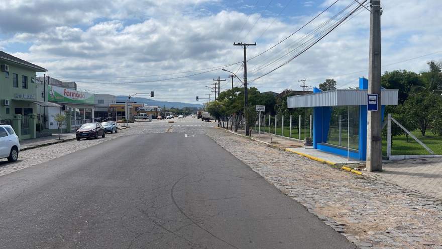 Ponto de ônibus fica agora na Rua Gaspar Silveira Martins | Foto: AI Prefeitura / Divulgação