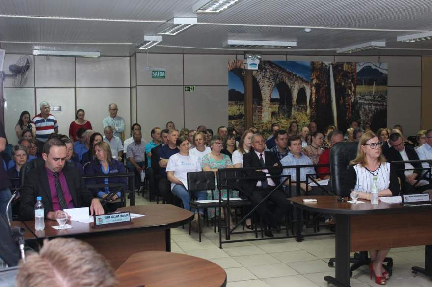 Sede da Câmara ficou lotada para a sessão solene em homenagem à Reforma