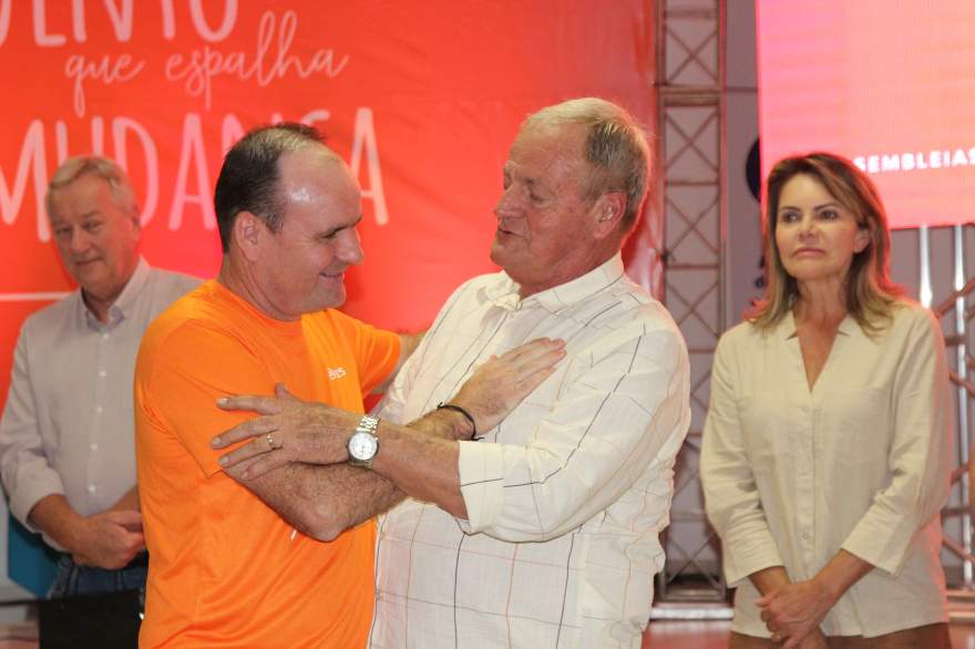 Silvano Klassen, presidente da Cresol e Nestor Ellwanger, prefeito de Candelária
