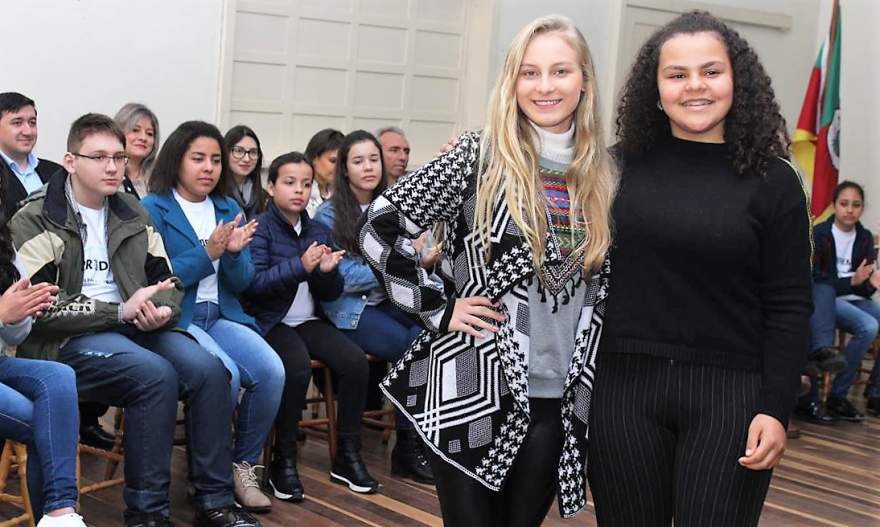 A vice-prefeita mirim Ana Cristina Martins da Silva Mendes foi empossada pela vice de 2018, Andrieli Brixner