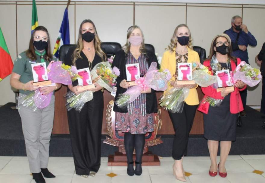 As cinco homenageadas: Solange, Grazieli, Elaine, Dinéia e Brunilda