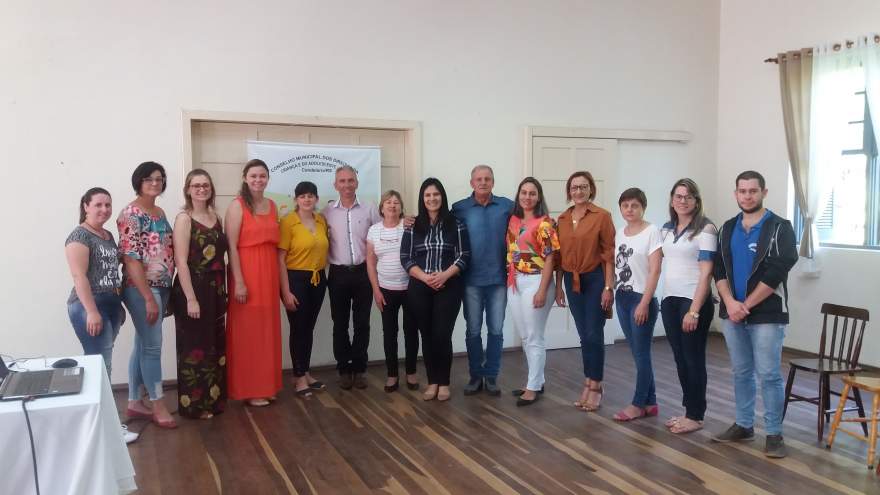 Conselheiros tutelares de Cerro Branco, com autoridades e servidores dos dois municípios