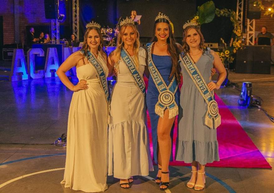 Giovana Schwantz,Andrieli Brixner, Cauany Padilha,  Djuliani Ziemann  