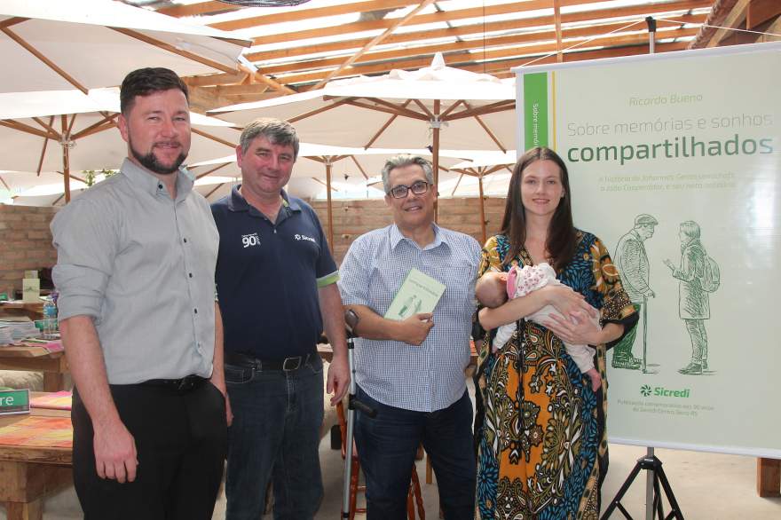 Fausto Wagner, Egidio Morsch, Ricardo Bueno e Hannah Beineke durante o lançamento realizado em Agudo